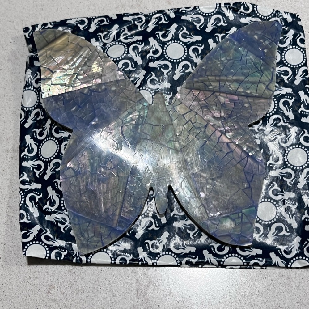 PACIFIC PEARLS NWOT AUTHENTIC ‘KIRIBATI COLLECTION’ BUTTERFLY  GREETING TABLET.